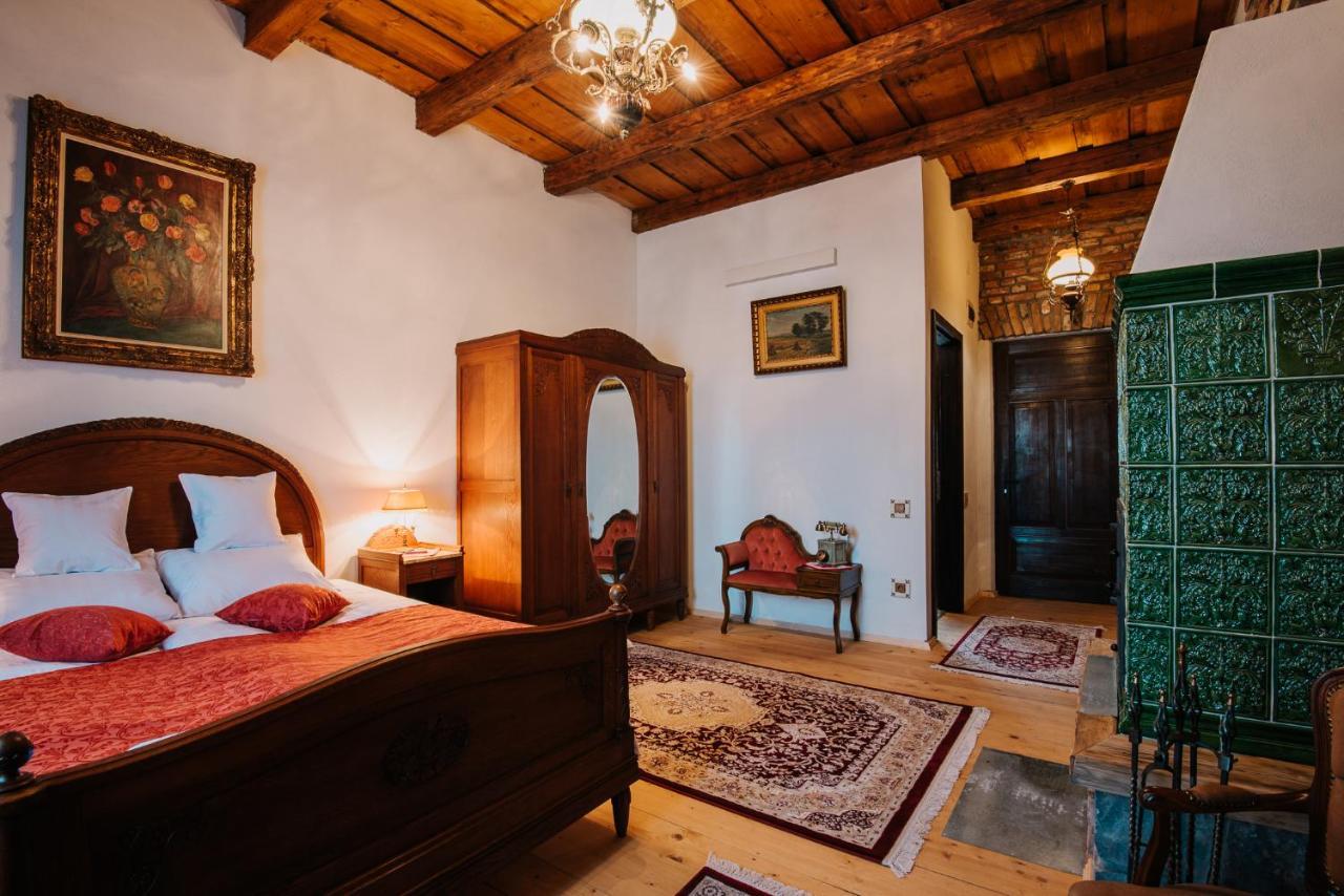 Molnos Kuria Pension Corund  Exterior photo